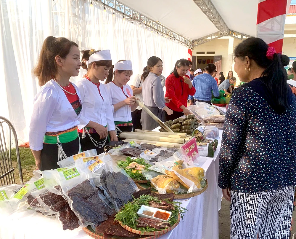Market to promote OCOP products and safe agricultural products
