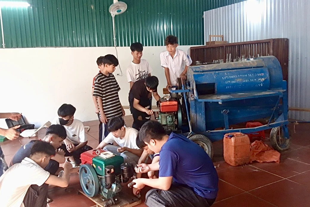 Hỗ trợ sinh kế, chuyển đổi nghề cho đồng bào dân tộc thiểu số huyện Tân Sơn
