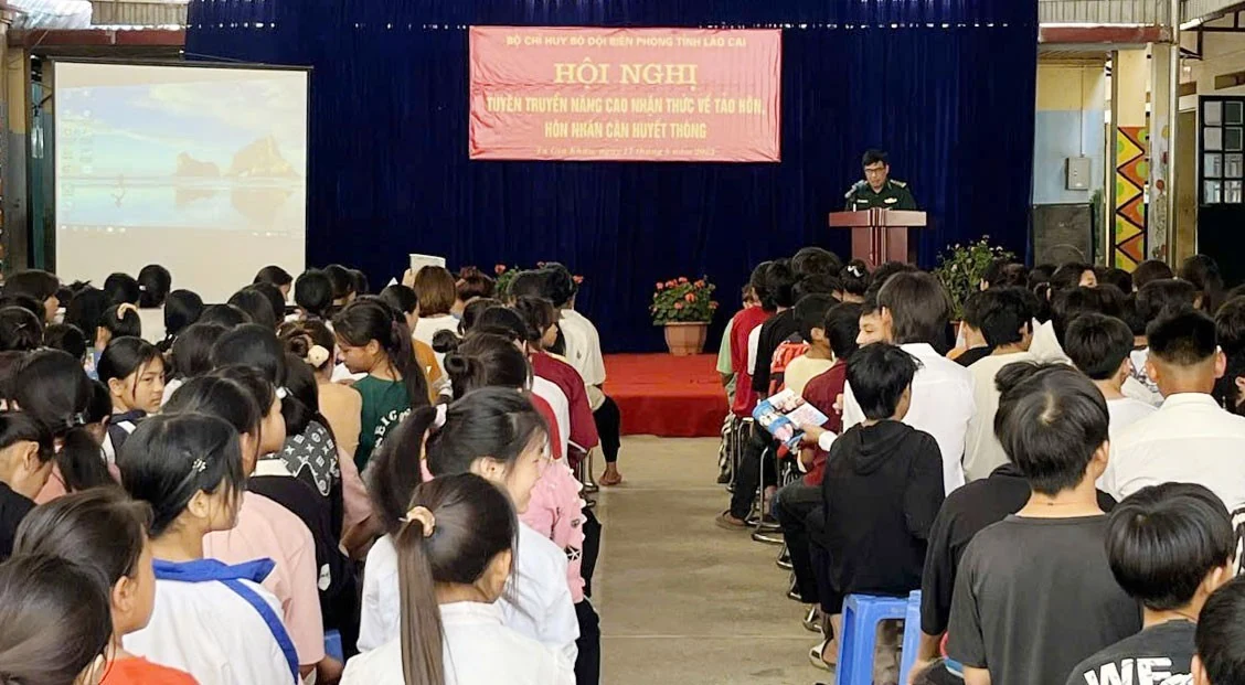 Điểm tựa vùng biên ải