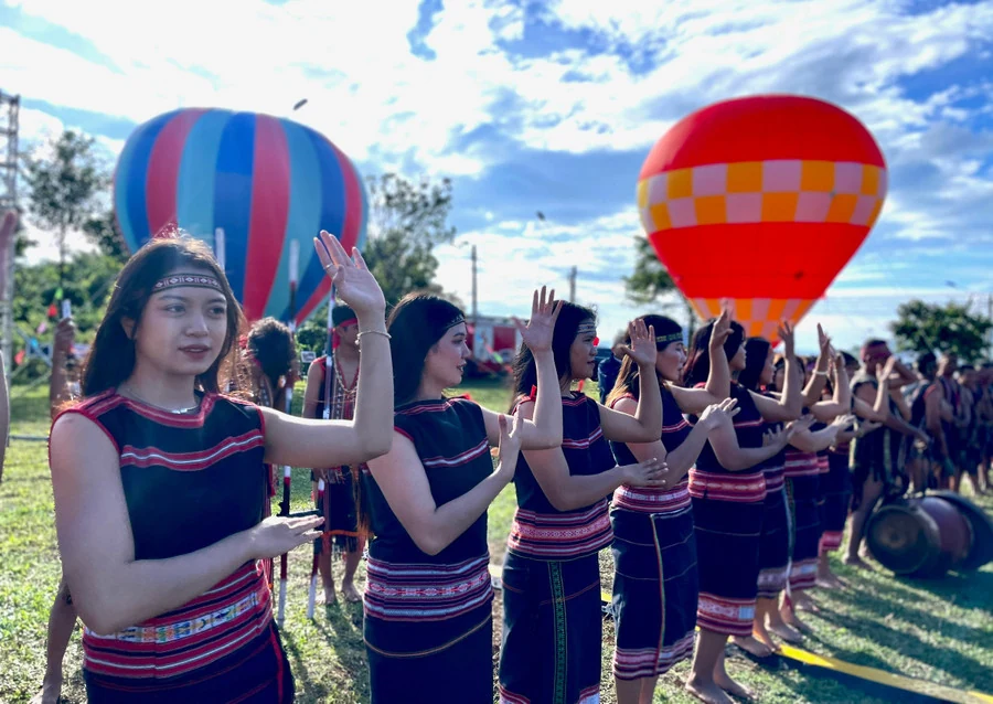 Khai mạc Tuần lễ Hoa dã quỳ-Núi lửa Chư Đang Ya 2024