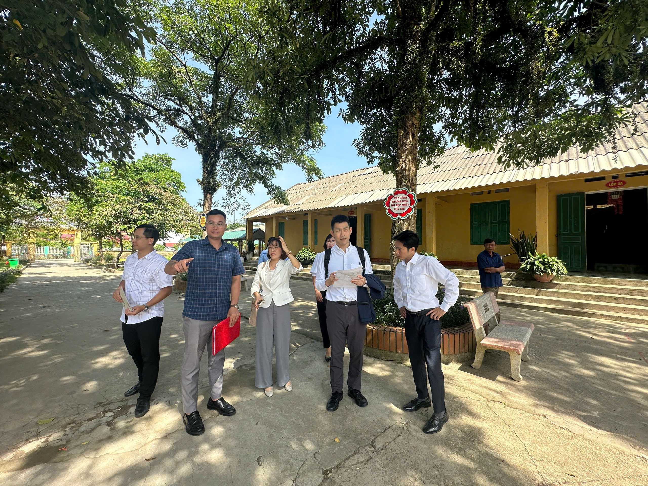 The Delegation of the Japanese Embassy Surveys at Hien Luong Primary School, Ha Hoa District