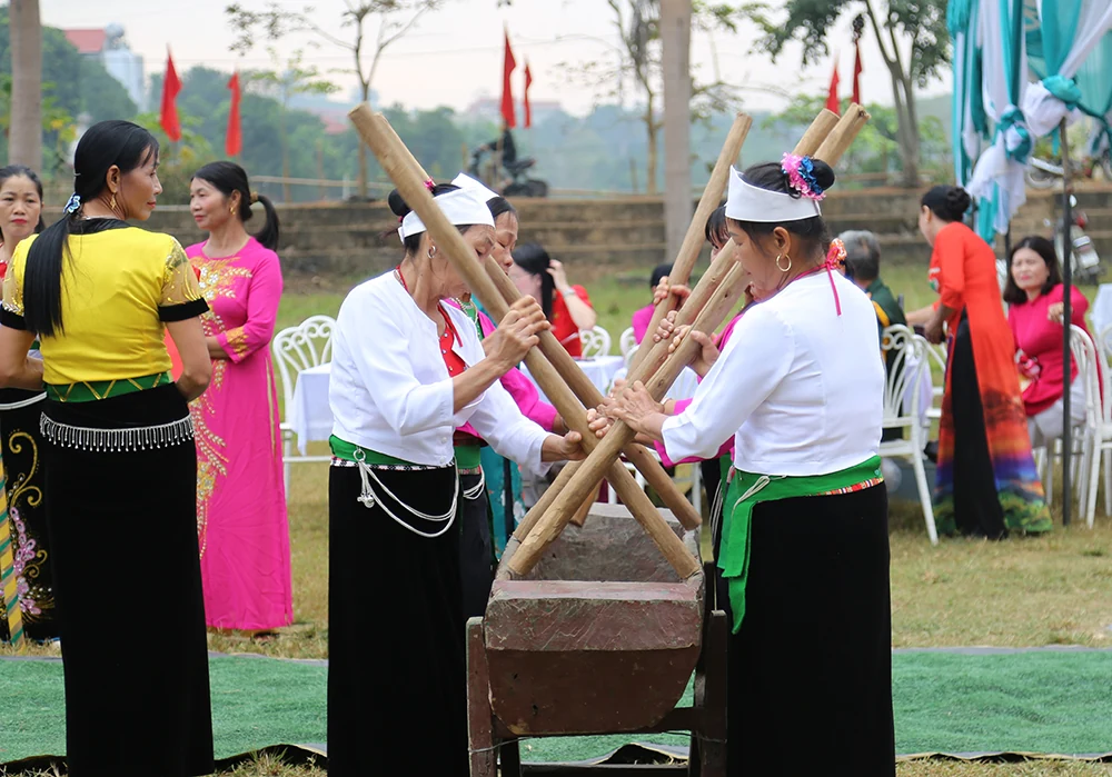 Chủ nhiệm Ủy ban Xã hội của Quốc hội Nguyễn Thúy Anh dự Ngày hội Đại đoàn kết toàn dân tộc tại huyện Tân Sơn