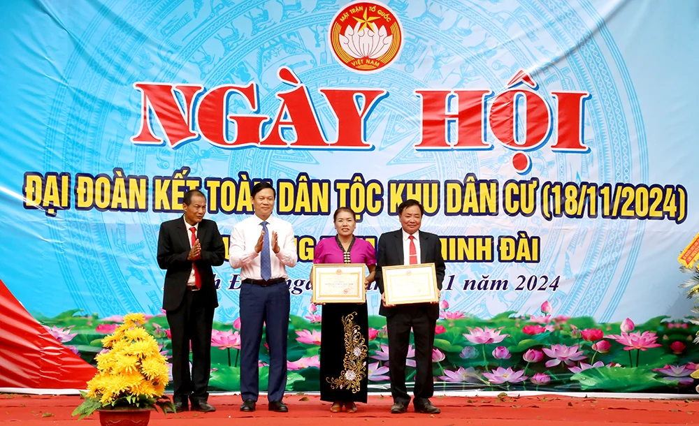 Chủ nhiệm Ủy ban Xã hội của Quốc hội Nguyễn Thúy Anh dự Ngày hội Đại đoàn kết toàn dân tộc tại huyện Tân Sơn