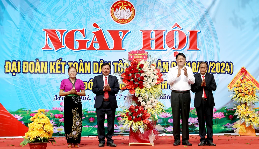 Chủ nhiệm Ủy ban Xã hội của Quốc hội Nguyễn Thúy Anh dự Ngày hội Đại đoàn kết toàn dân tộc tại huyện Tân Sơn