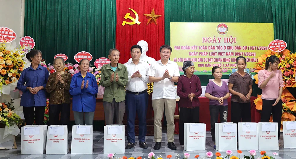 Giám đốc Công an tỉnh Nguyễn Minh Tuấn dự Ngày hội Đại đoàn kết toàn dân tộc tại huyện Phù Ninh