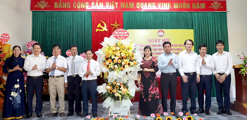Giám đốc Công an tỉnh Nguyễn Minh Tuấn dự Ngày hội Đại đoàn kết toàn dân tộc tại huyện Phù Ninh