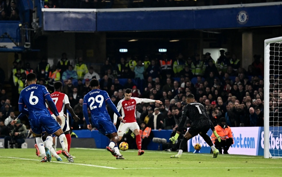 Chelsea và Arsenal chia điểm kịch tính