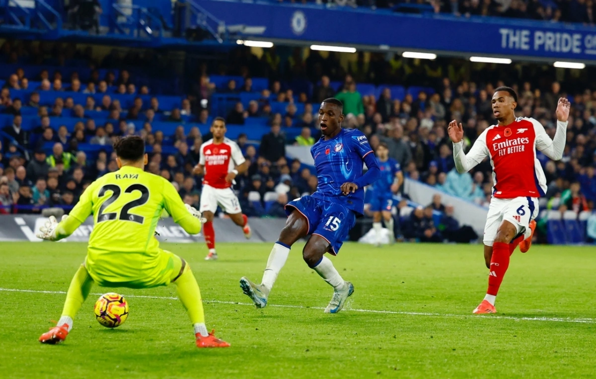 Chelsea và Arsenal chia điểm kịch tính