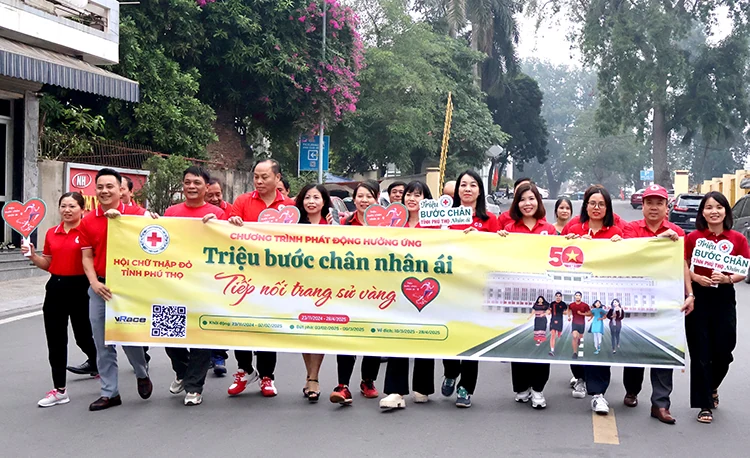 Phát động Chiến dịch “Triệu bước chân nhân ái - Tiếp nối trang sử vàng”