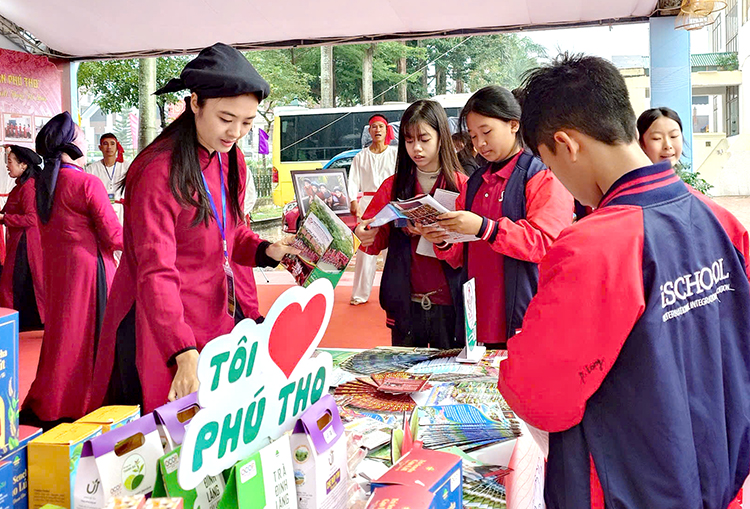 Phú Thọ tham gia trưng bày và trình diễn Di sản văn hóa được UNESCO ghi danh