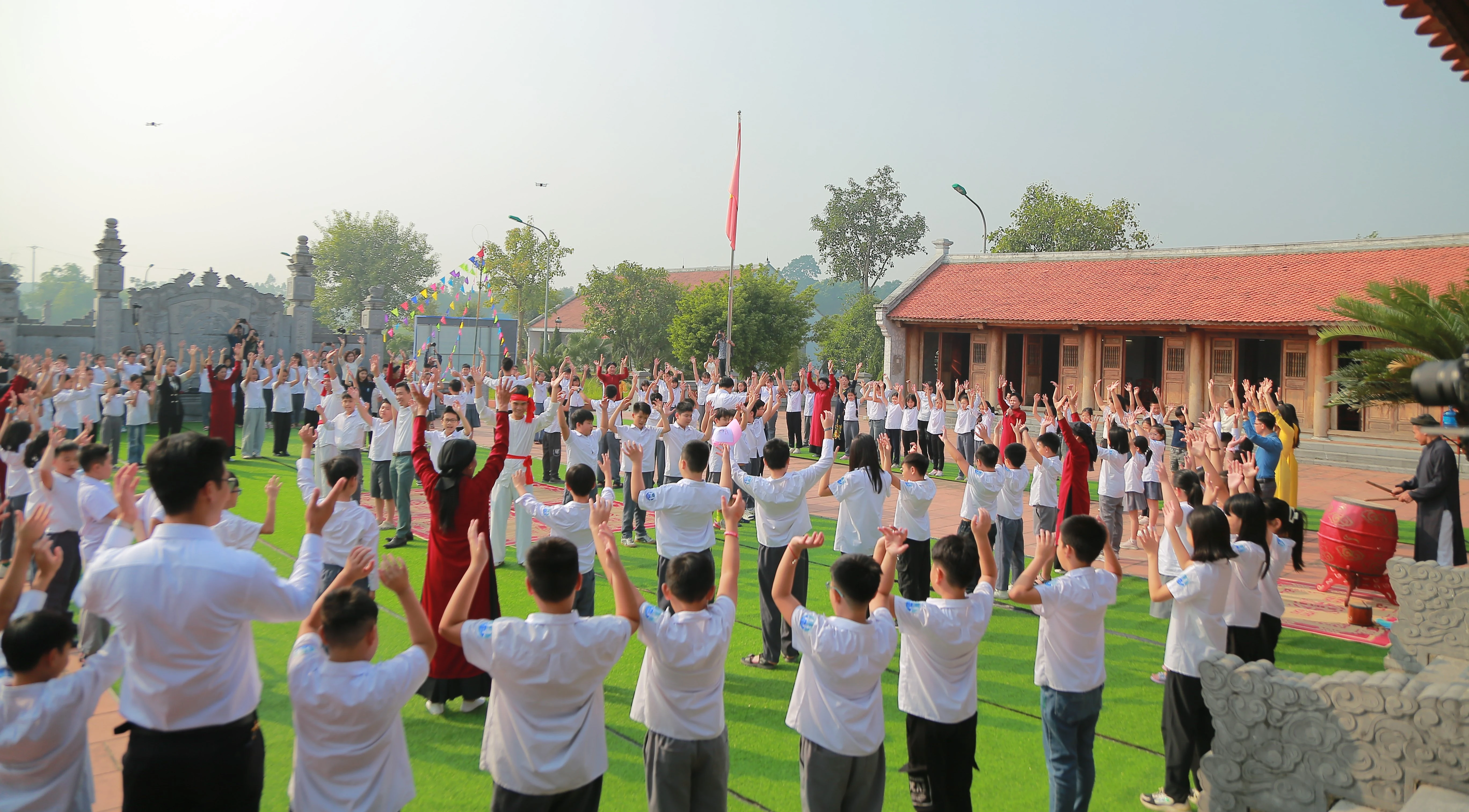 Learning and Experiencing Phu Tho Xoan Singing Linked with School Tourism in 2024