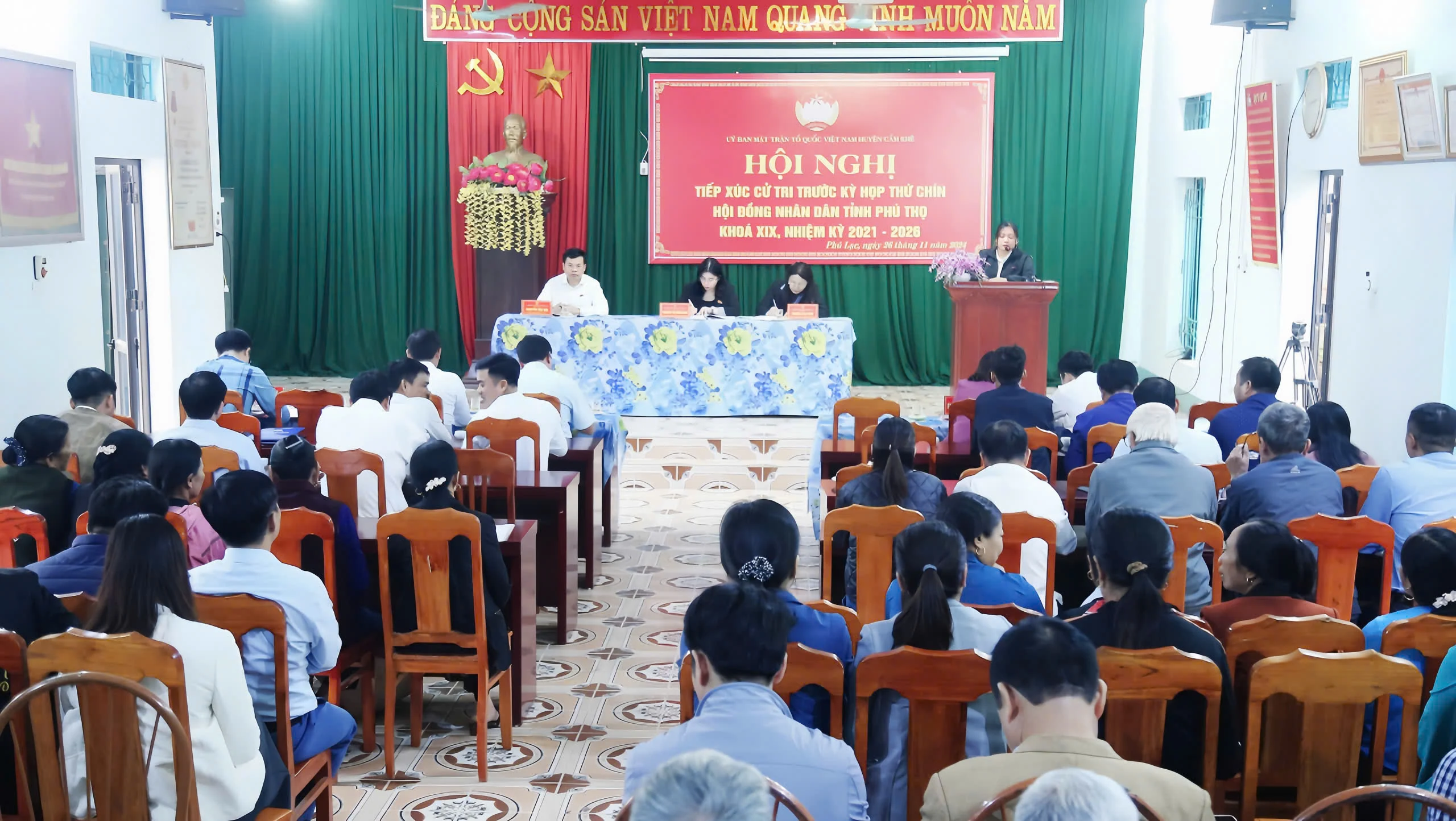 Đại biểu HĐND tỉnh tiếp xúc cử tri tại huyện Cẩm Khê