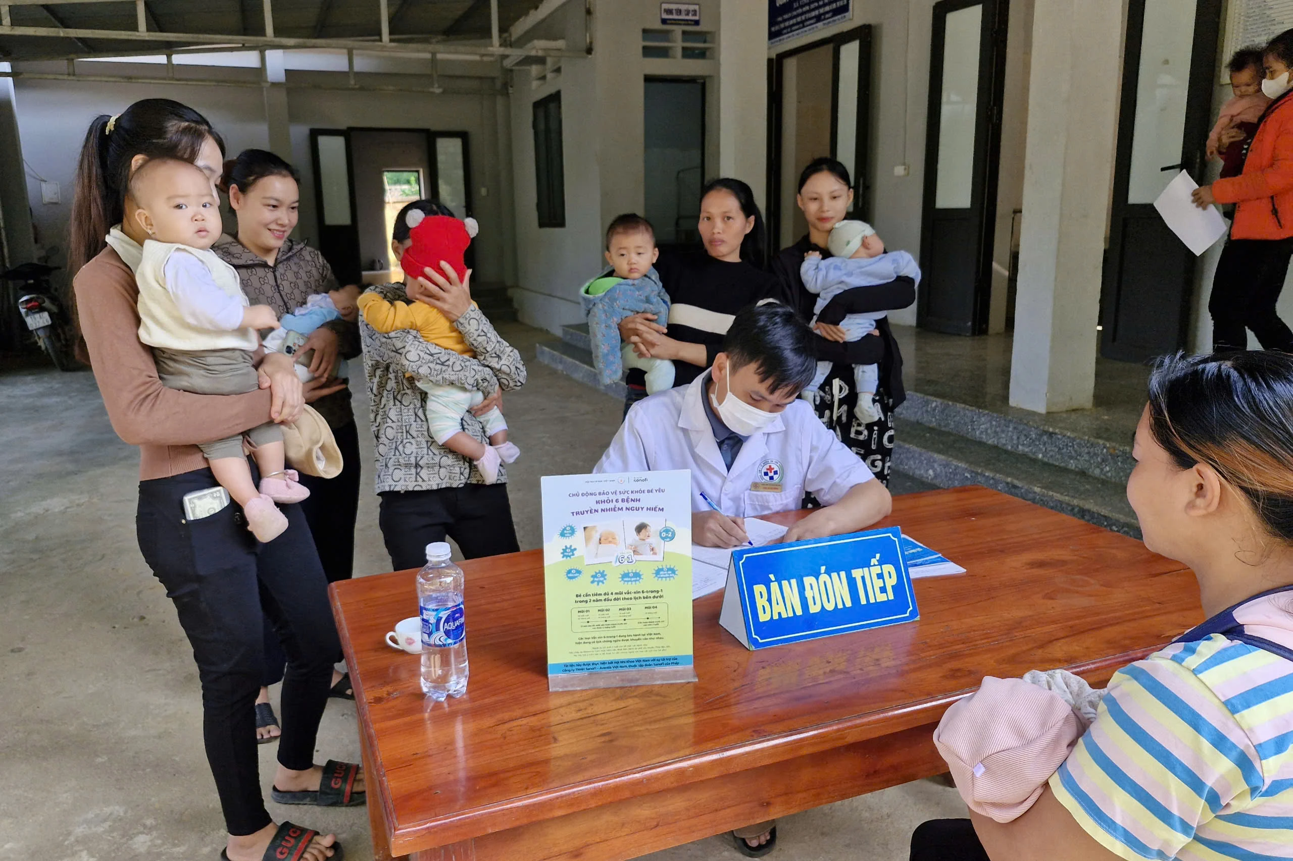 Chia sẻ gánh nặng tài chính với đồng bào dân tộc thiểu số khi ốm đau