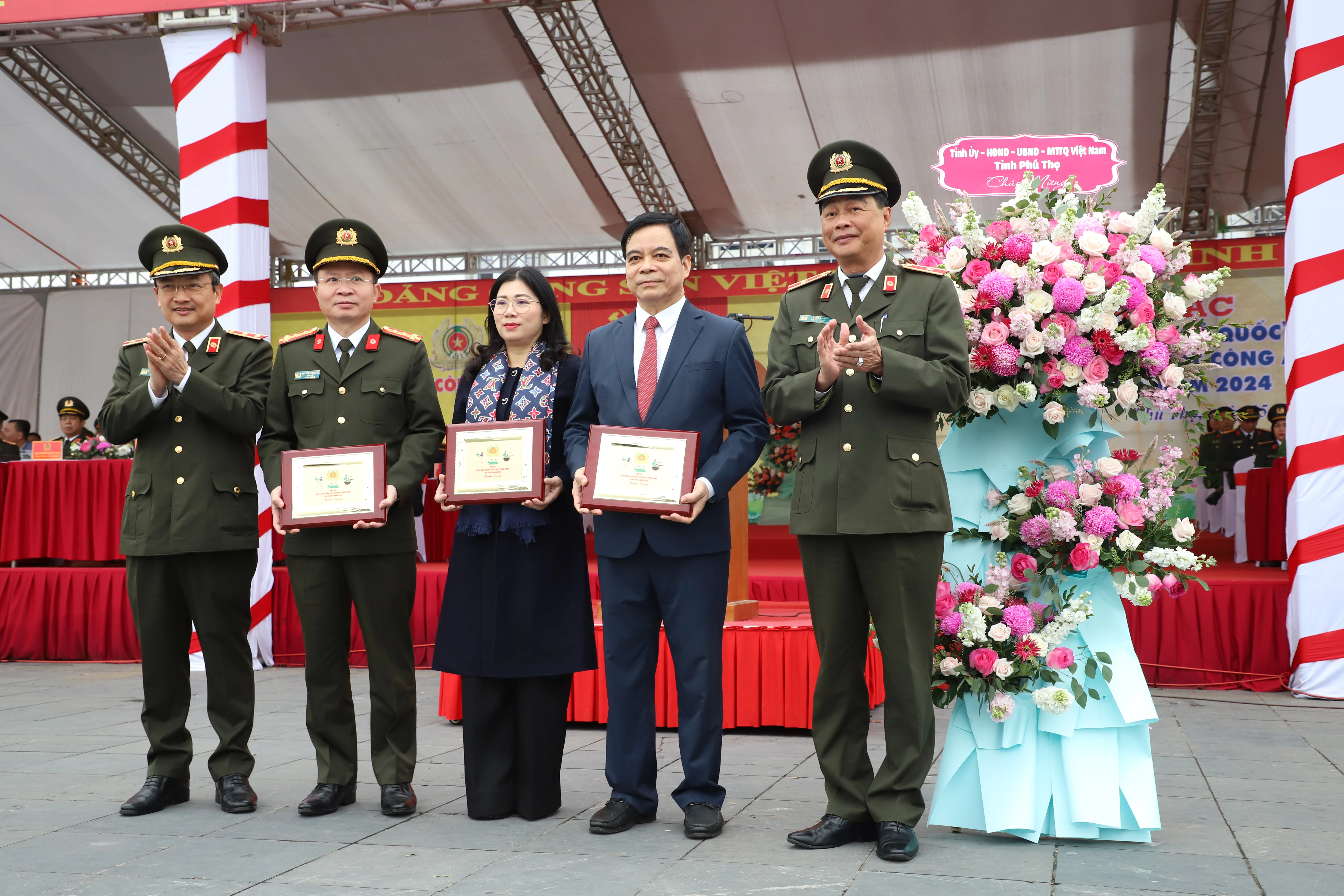 Khai mạc Đại hội khỏe “Vì an ninh Tổ quốc” lần thứ IX và Hội thi điều lệnh, quân sự, võ thuật Công an Nhân dân lần thứ VI khu vực 2