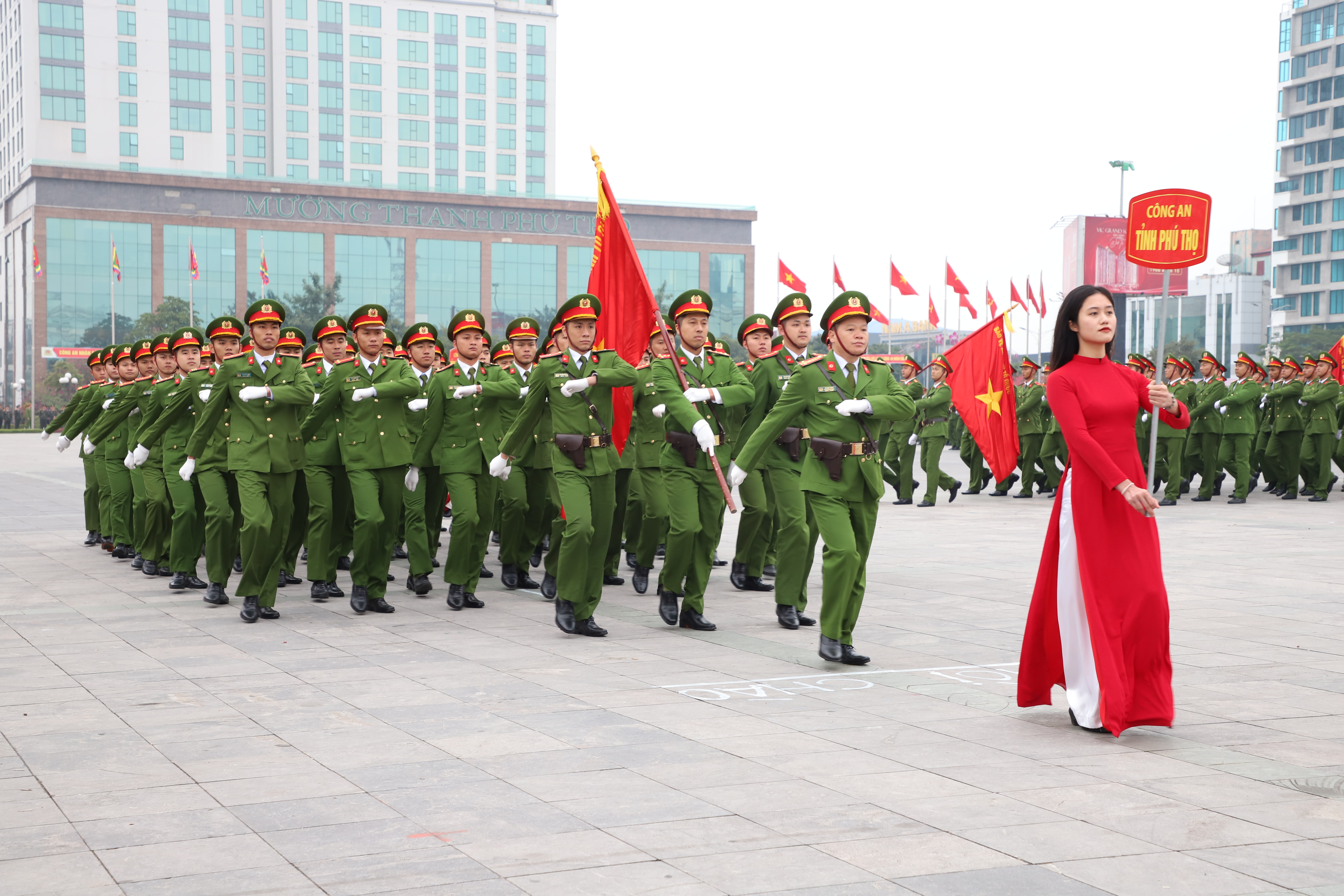 Khai mạc Đại hội khỏe “Vì an ninh Tổ quốc” lần thứ IX và Hội thi điều lệnh, quân sự, võ thuật Công an Nhân dân lần thứ VI khu vực 2