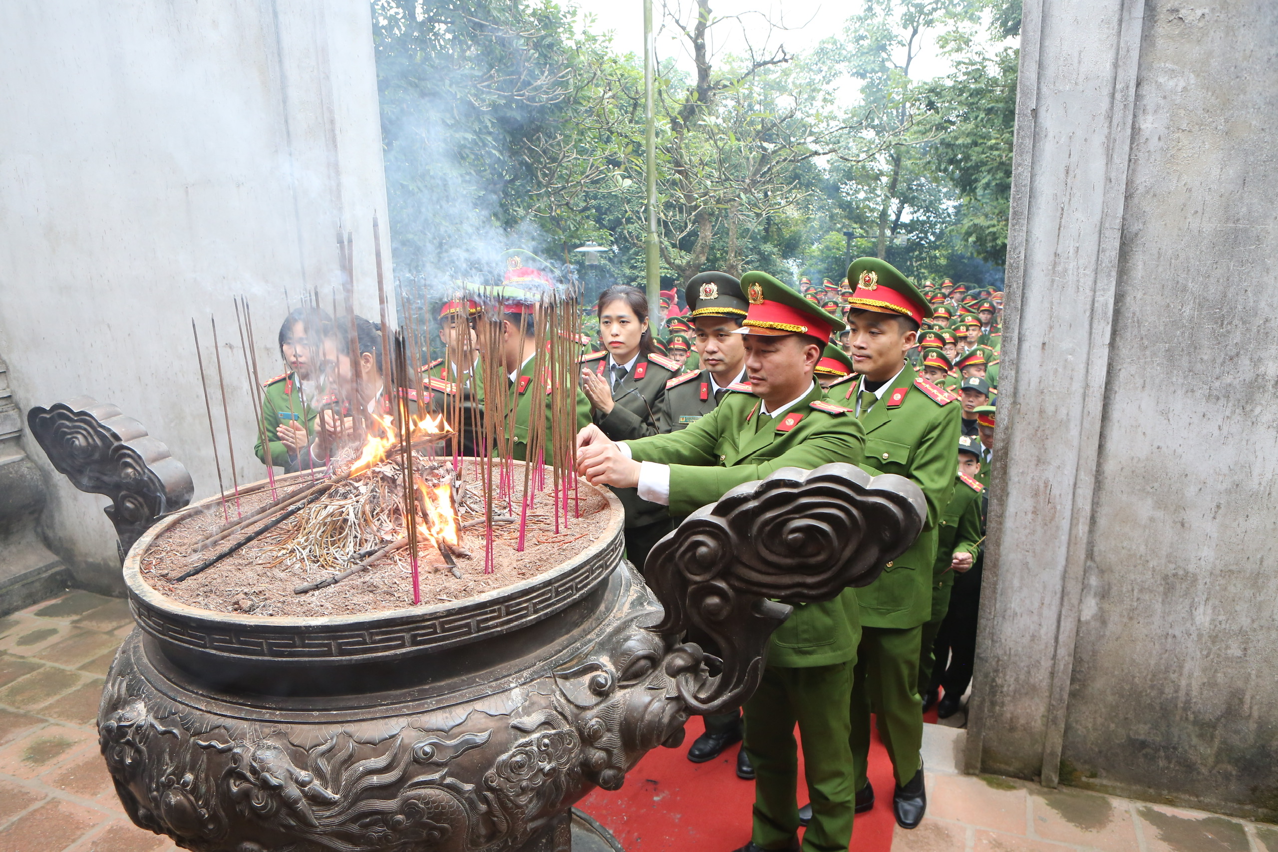 Gần 1.000 đại biểu Công an Nhân dân dâng hương tại Khu Di tích lịch sử Đền Hùng