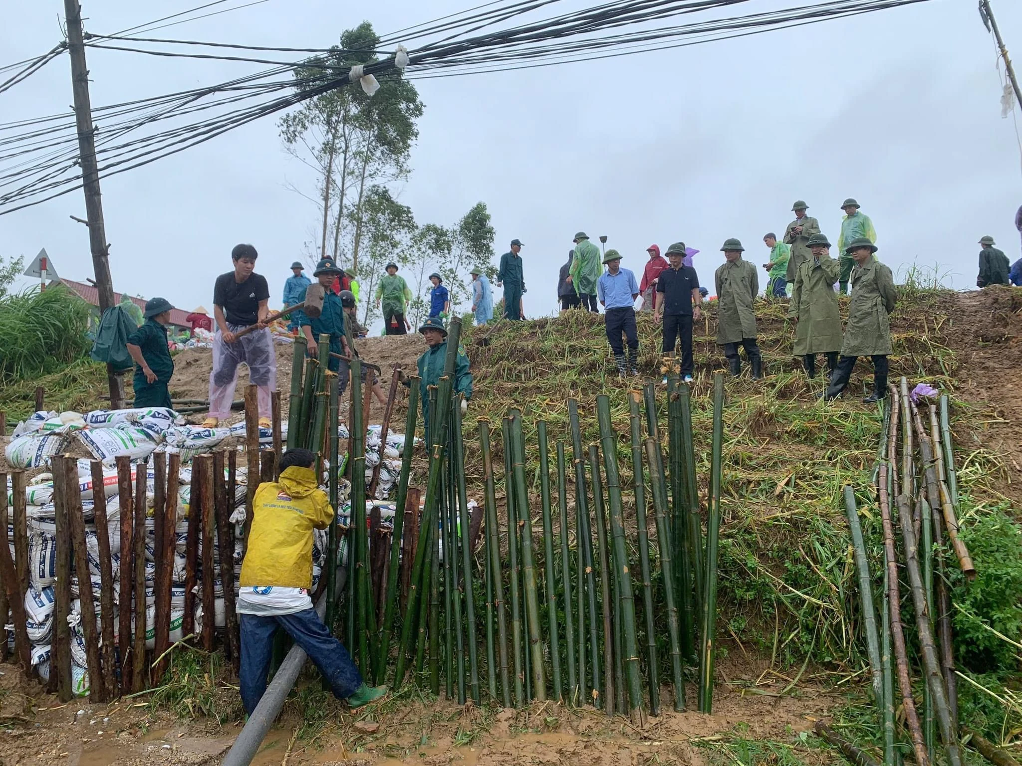 Quân dân chung sức, đồng lòng xây dựng nông thôn mới​