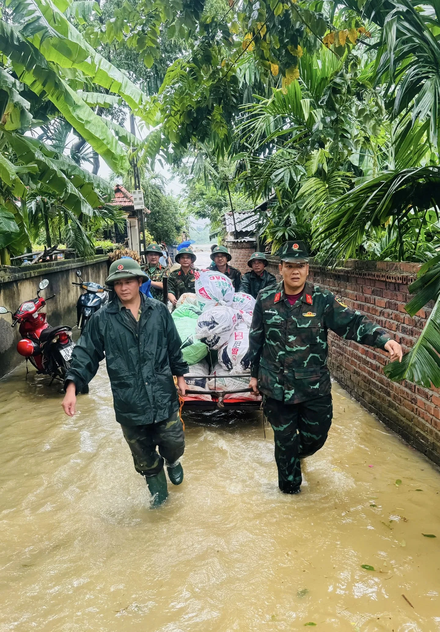 Quân dân chung sức, đồng lòng xây dựng nông thôn mới​