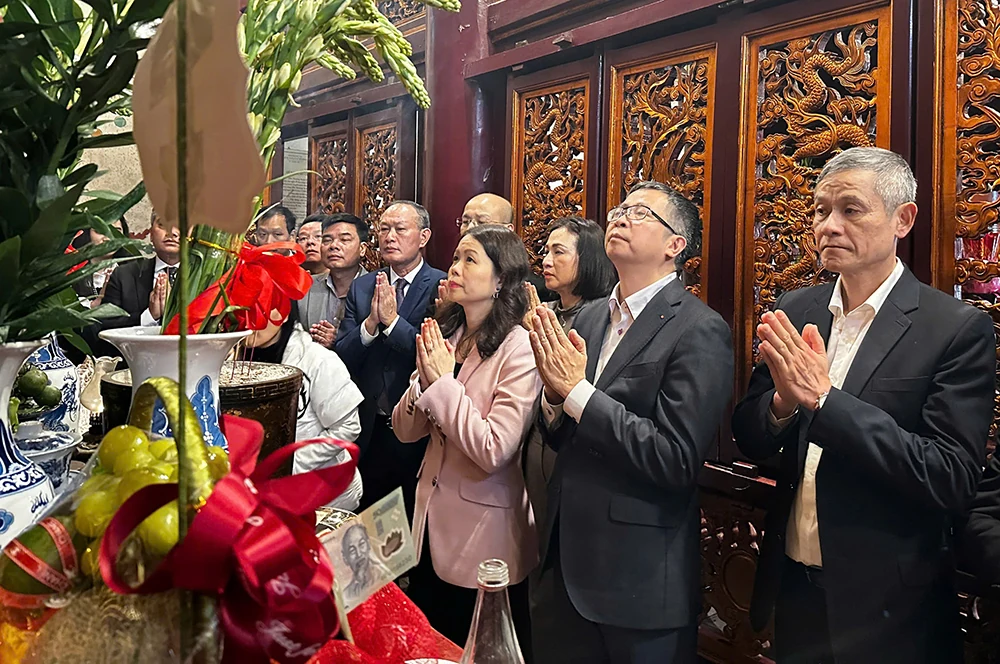 Đoàn các Trưởng cơ quan đại diện của Việt Nam tại nước ngoài đến thăm và làm việc với tỉnh