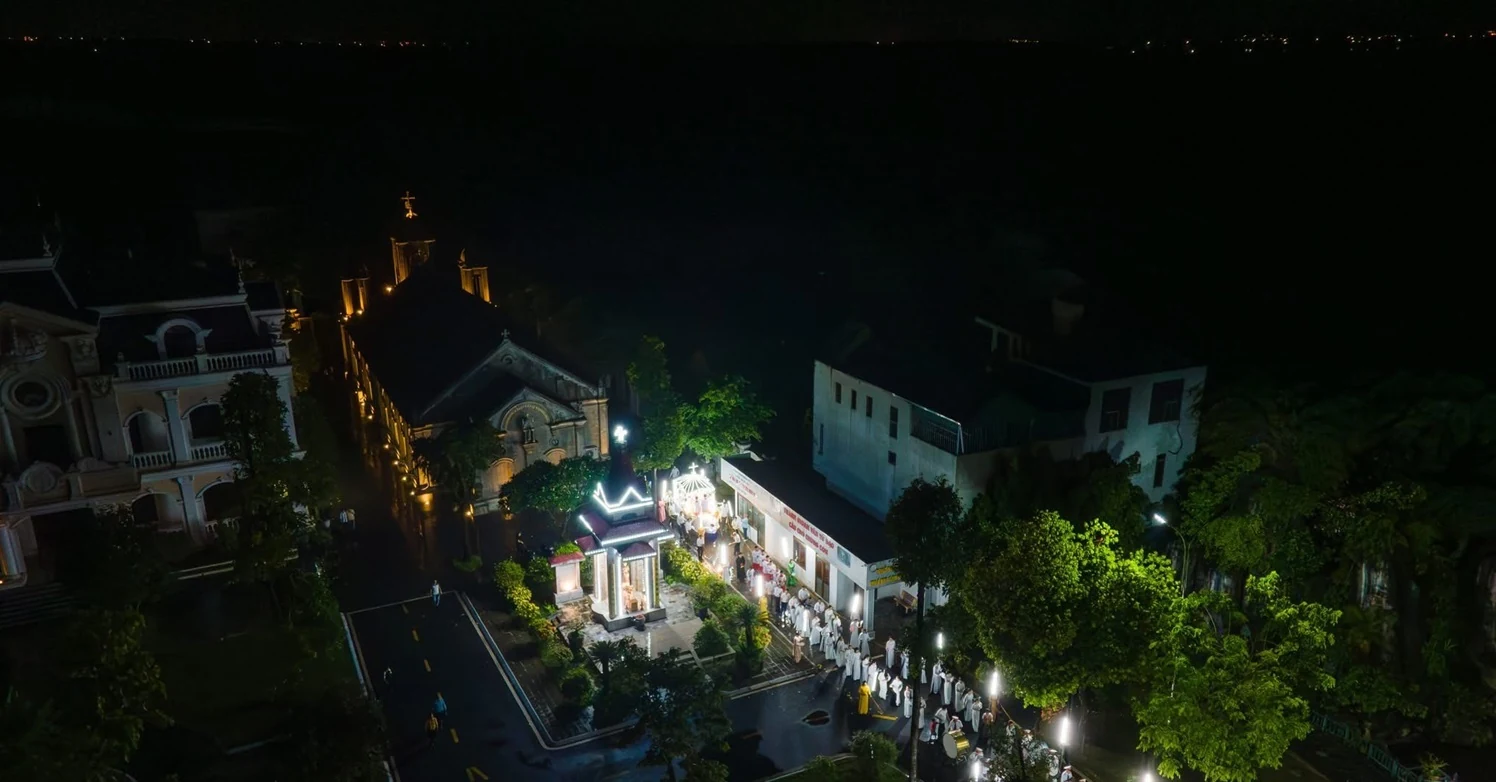 Chiêm ngưỡng nhà thờ cổ trăm tuổi