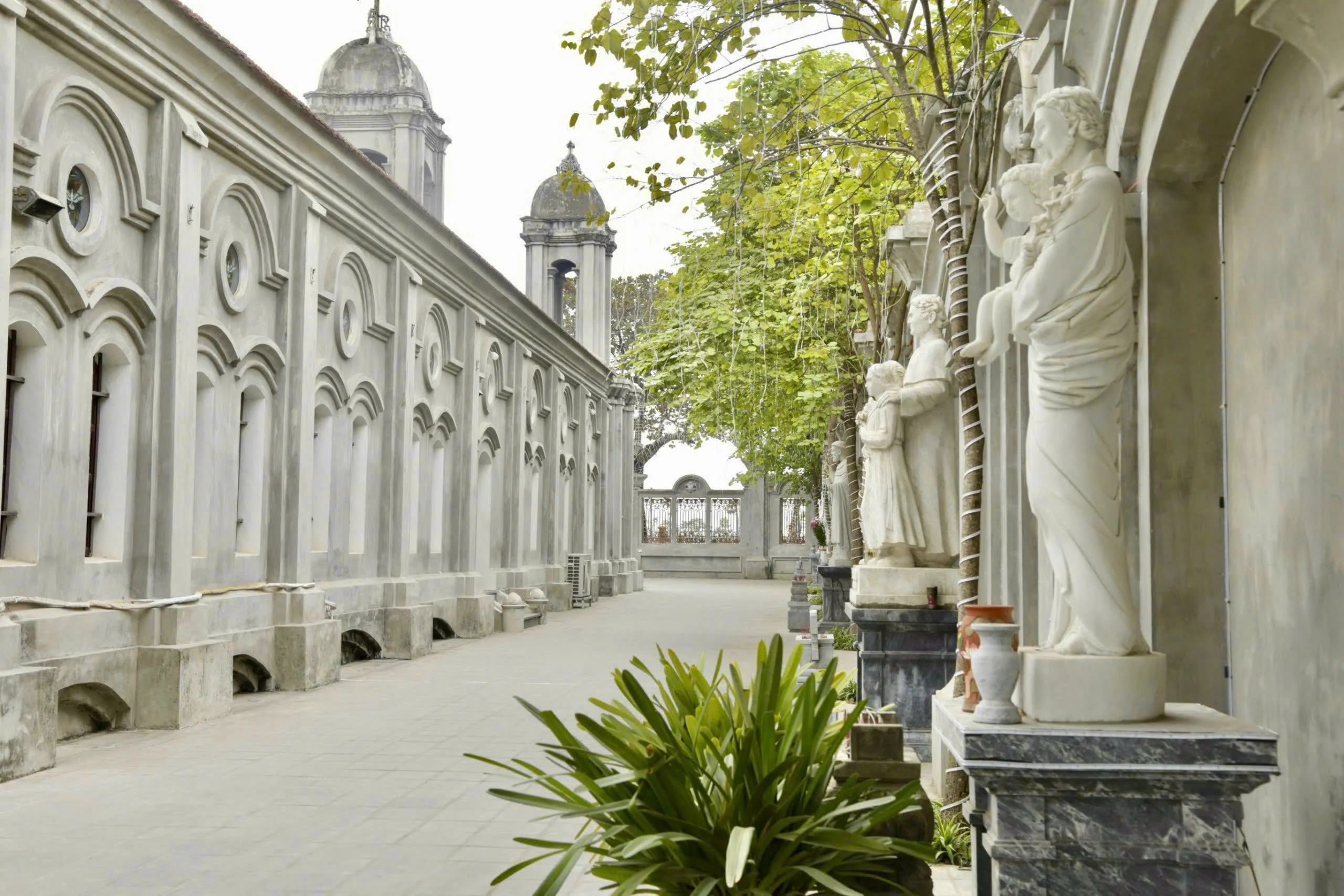 Chiêm ngưỡng nhà thờ cổ trăm tuổi