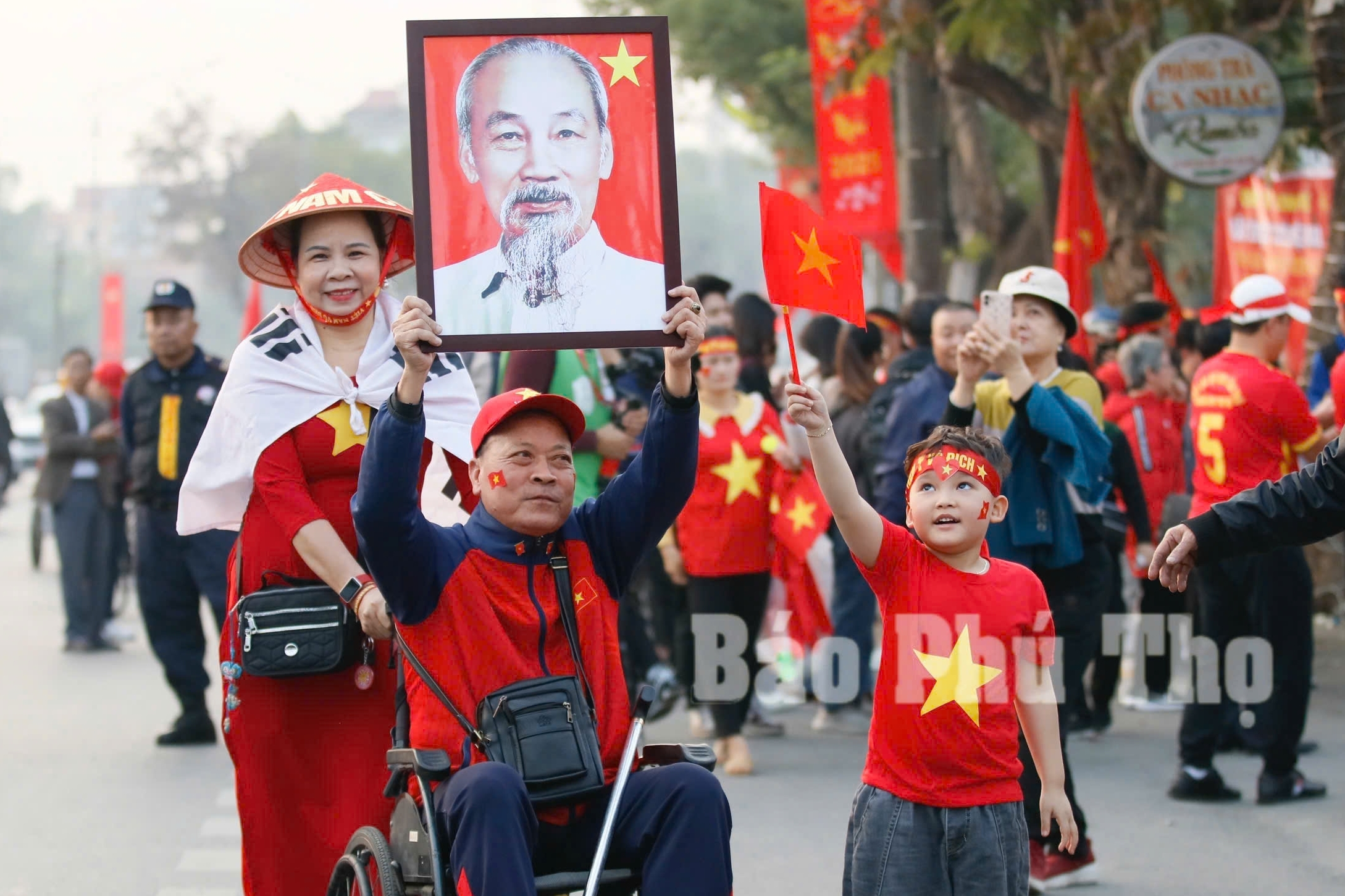 Tưng bừng ngày hội bóng đá trên Đất Tổ