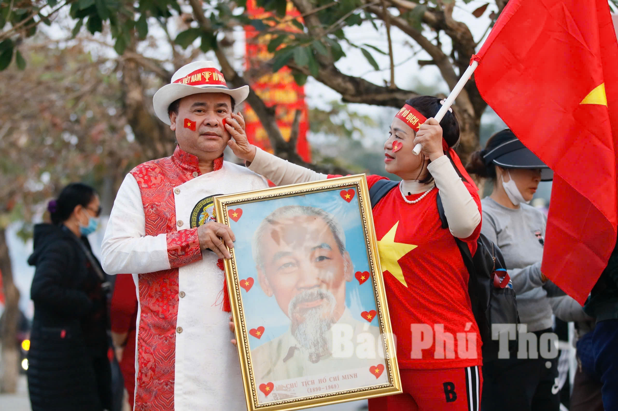 Tưng bừng ngày hội bóng đá trên Đất Tổ