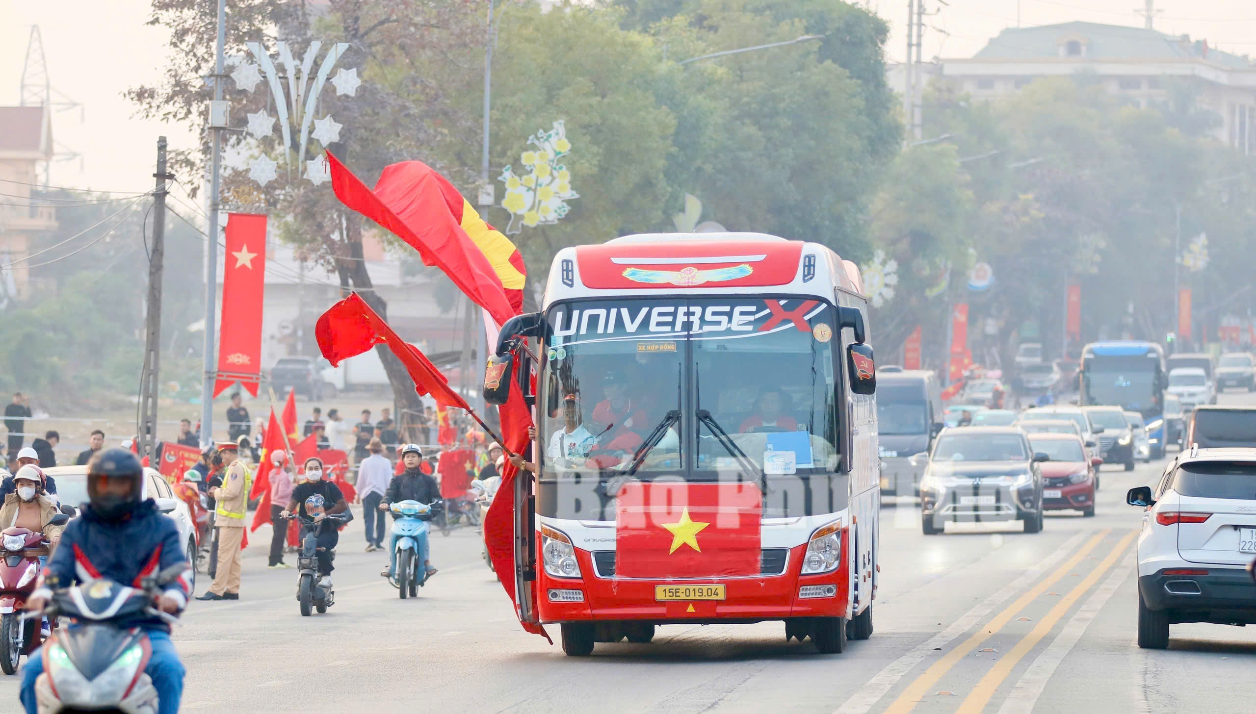 Tưng bừng ngày hội bóng đá trên Đất Tổ