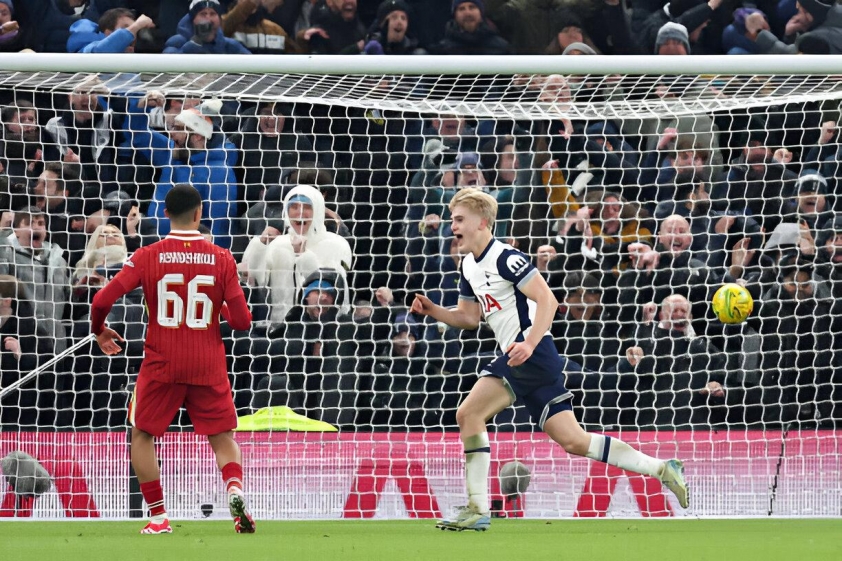 Tottenham quật ngã Liverpool, đặt một chân vào chung kết Carabao Cup