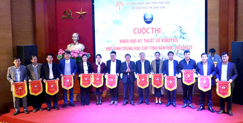 Khai mạc cuộc thi Khoa học kỹ thuật và robotics học sinh trung học cấp tỉnh năm học 2024-2025