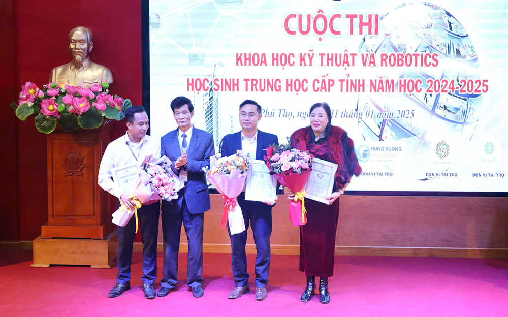 Khai mạc cuộc thi Khoa học kỹ thuật và robotics học sinh trung học cấp tỉnh năm học 2024-2025