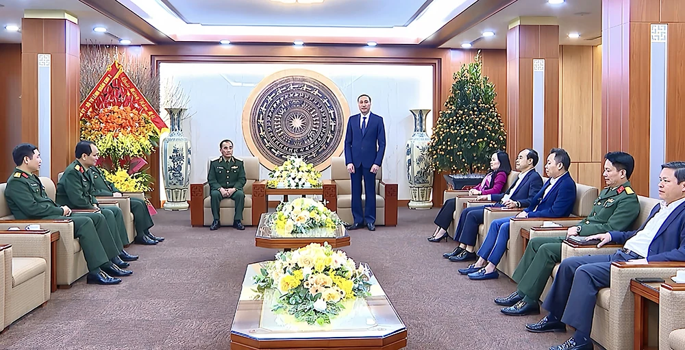 Military Region 2 Command extends New Year wishes to Phu Tho province