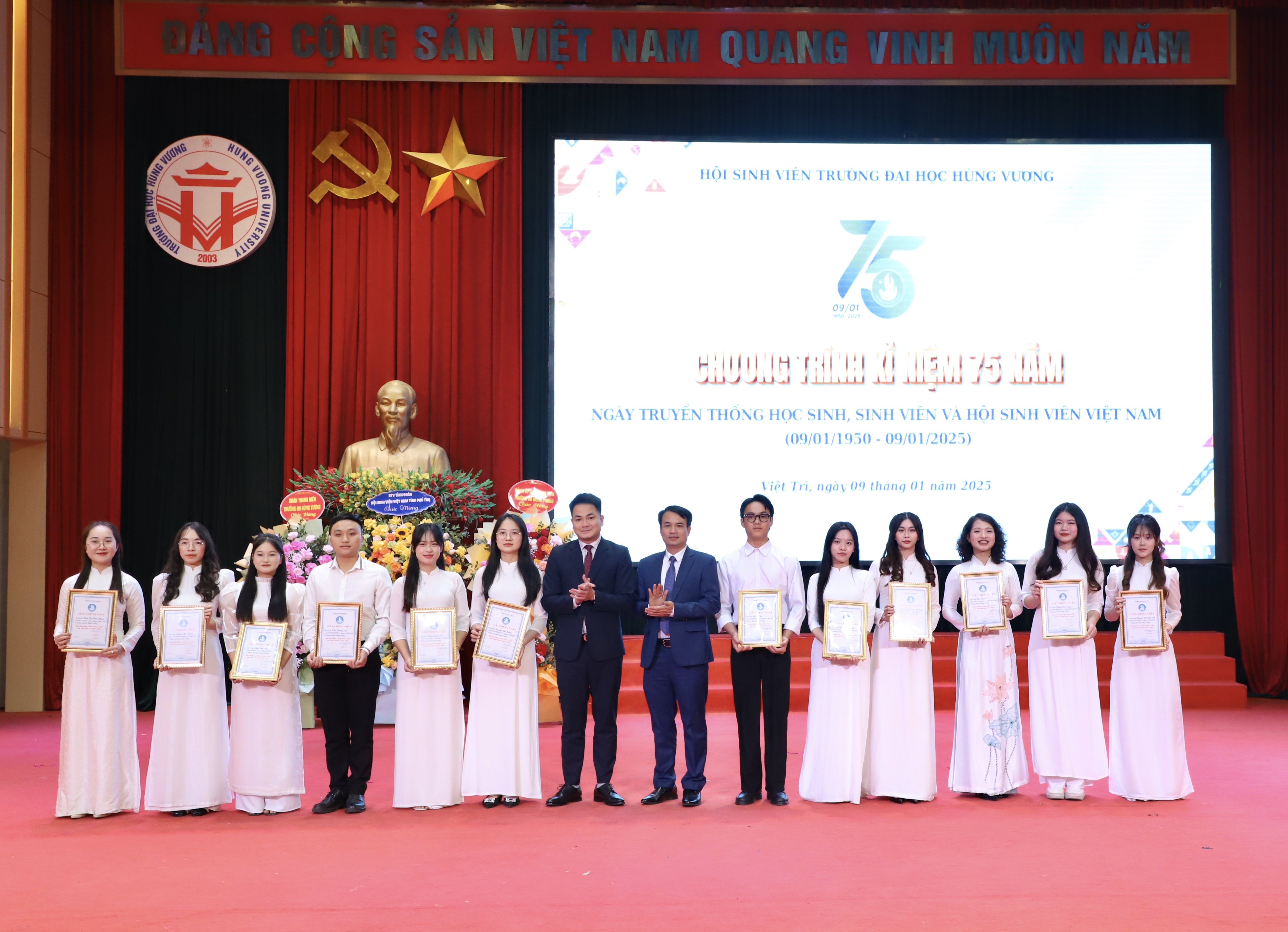 Trường Đại học Hùng Vương kỷ niệm 75 năm Ngày truyền thống học sinh, sinh viên Việt Nam