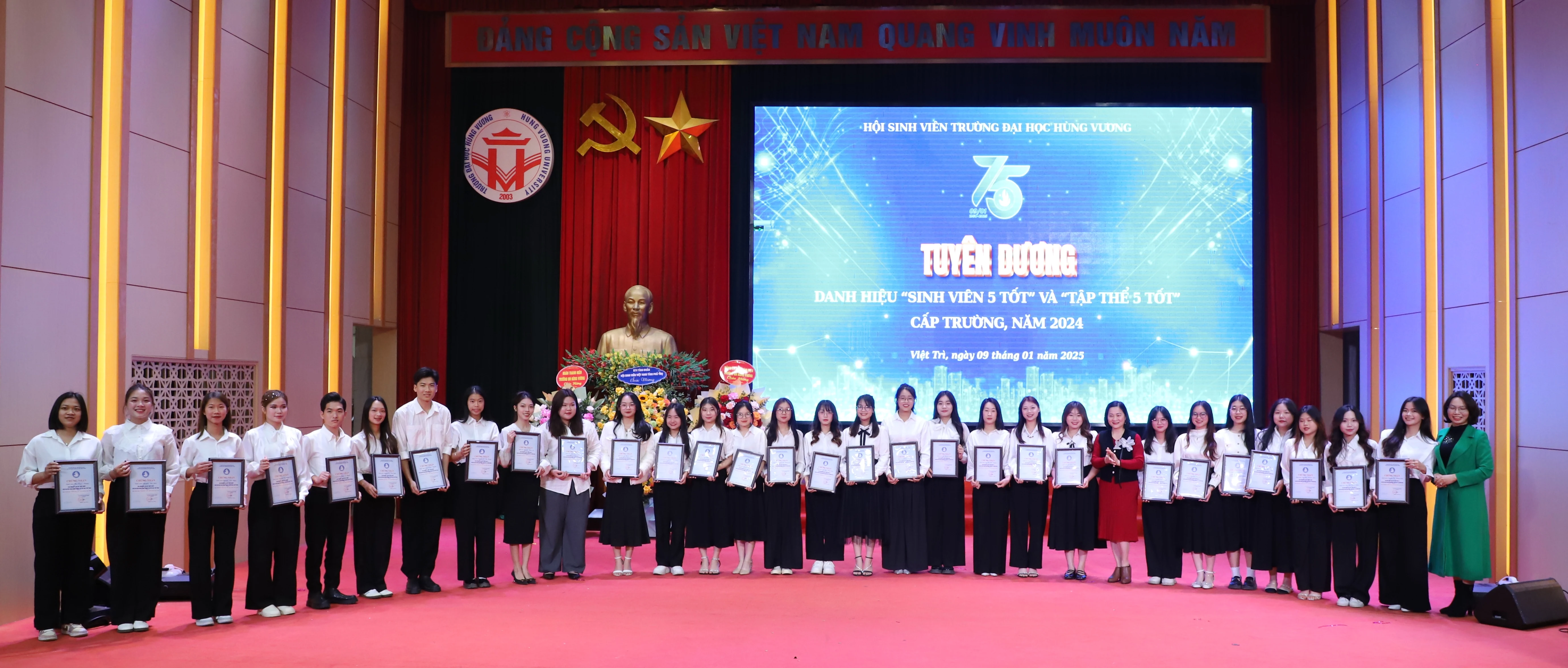 Trường Đại học Hùng Vương kỷ niệm 75 năm Ngày truyền thống học sinh, sinh viên Việt Nam