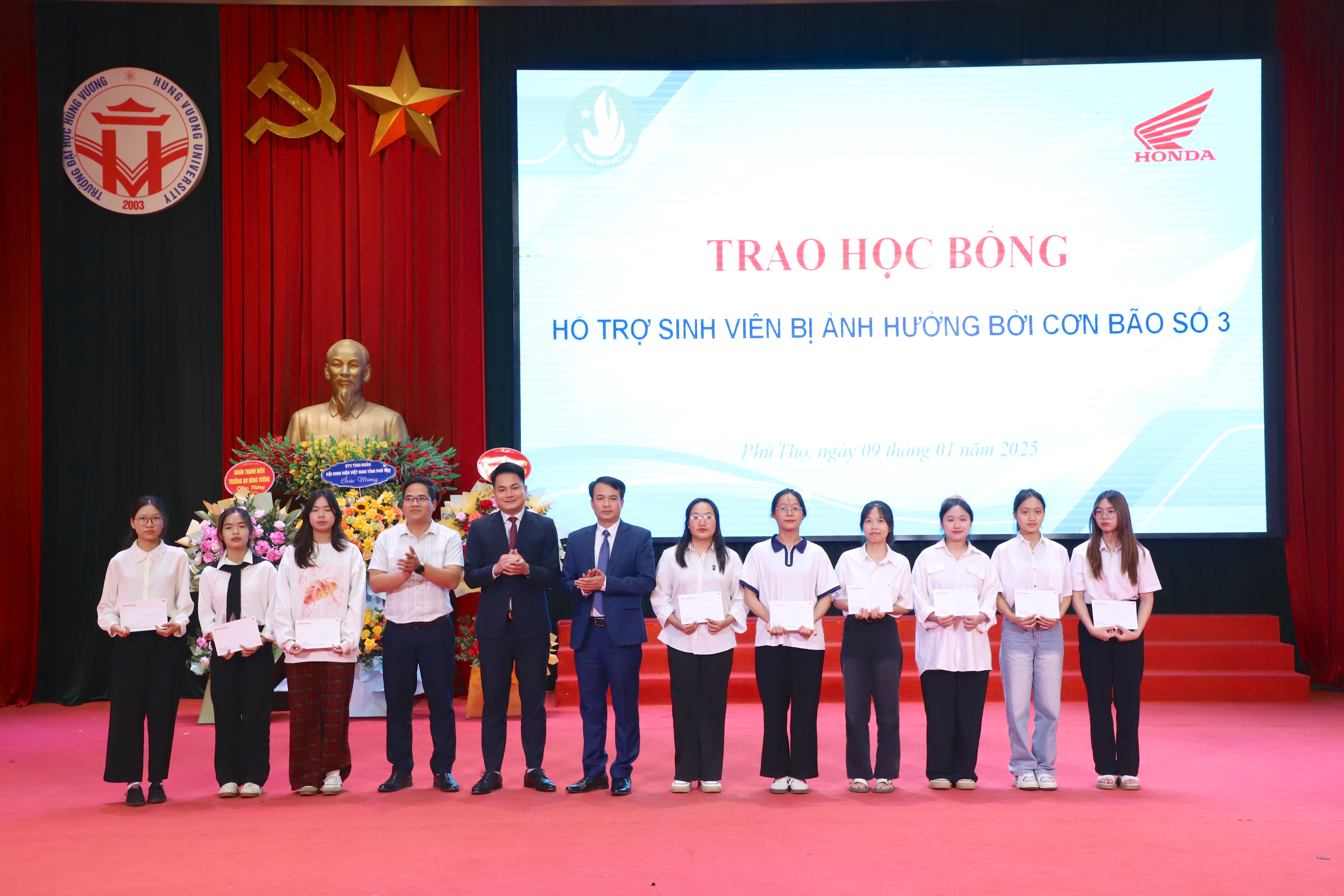 Trường Đại học Hùng Vương kỷ niệm 75 năm Ngày truyền thống học sinh, sinh viên Việt Nam