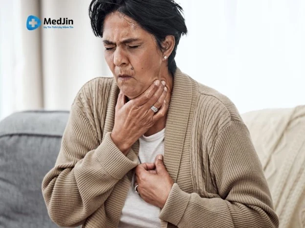 Đau ngực kiểu màng phổi là gì? có nguy hiểm không?