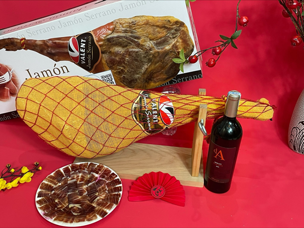 Nâng tầm Quà Tết Ất Tỵ 2025 với Đùi Heo Muối Iberico thượng hạng