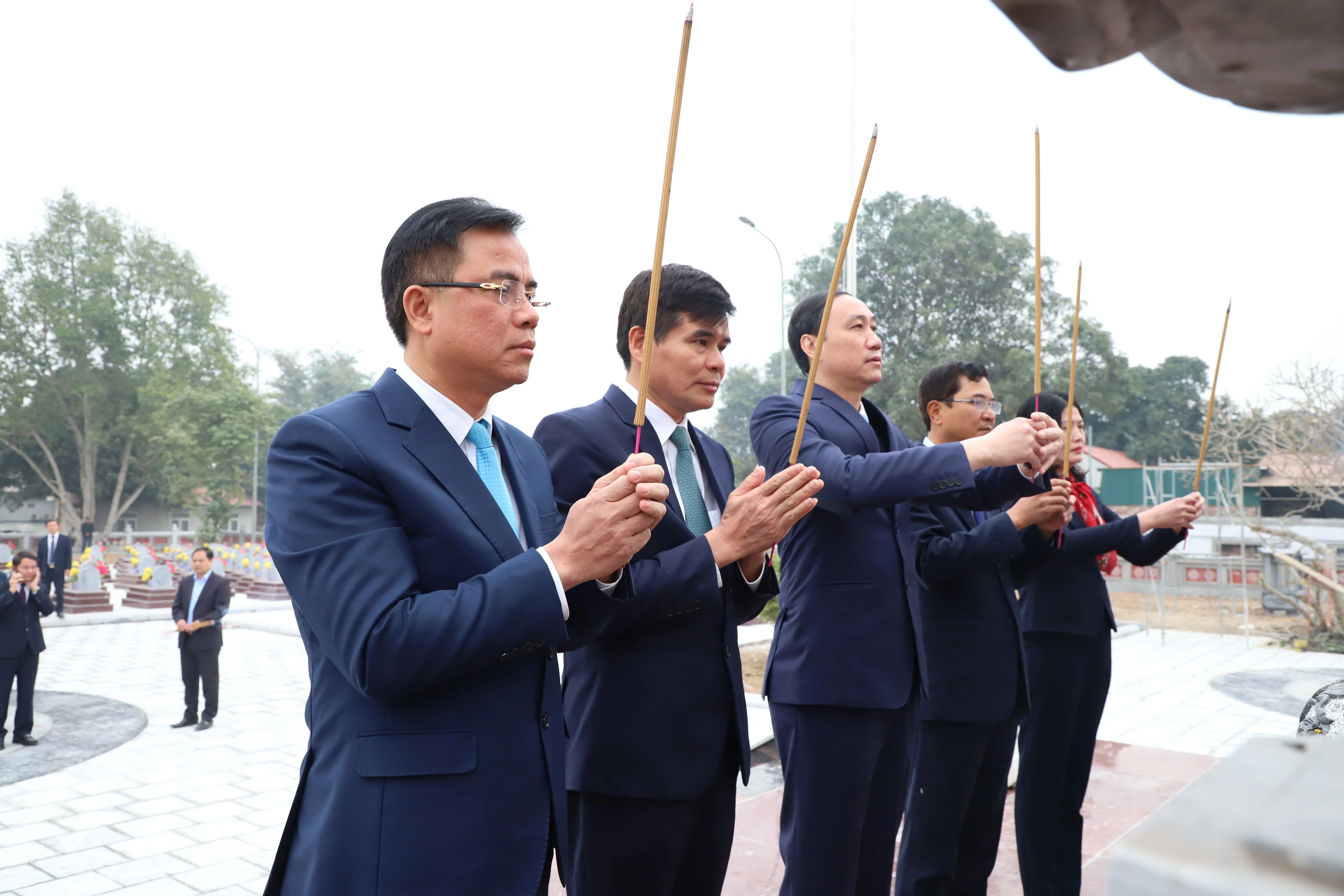 Phó Bí thư Thường trực Tỉnh ủy Phùng Khánh Tài thăm, tặng quà Tết tại huyện Tam Nông