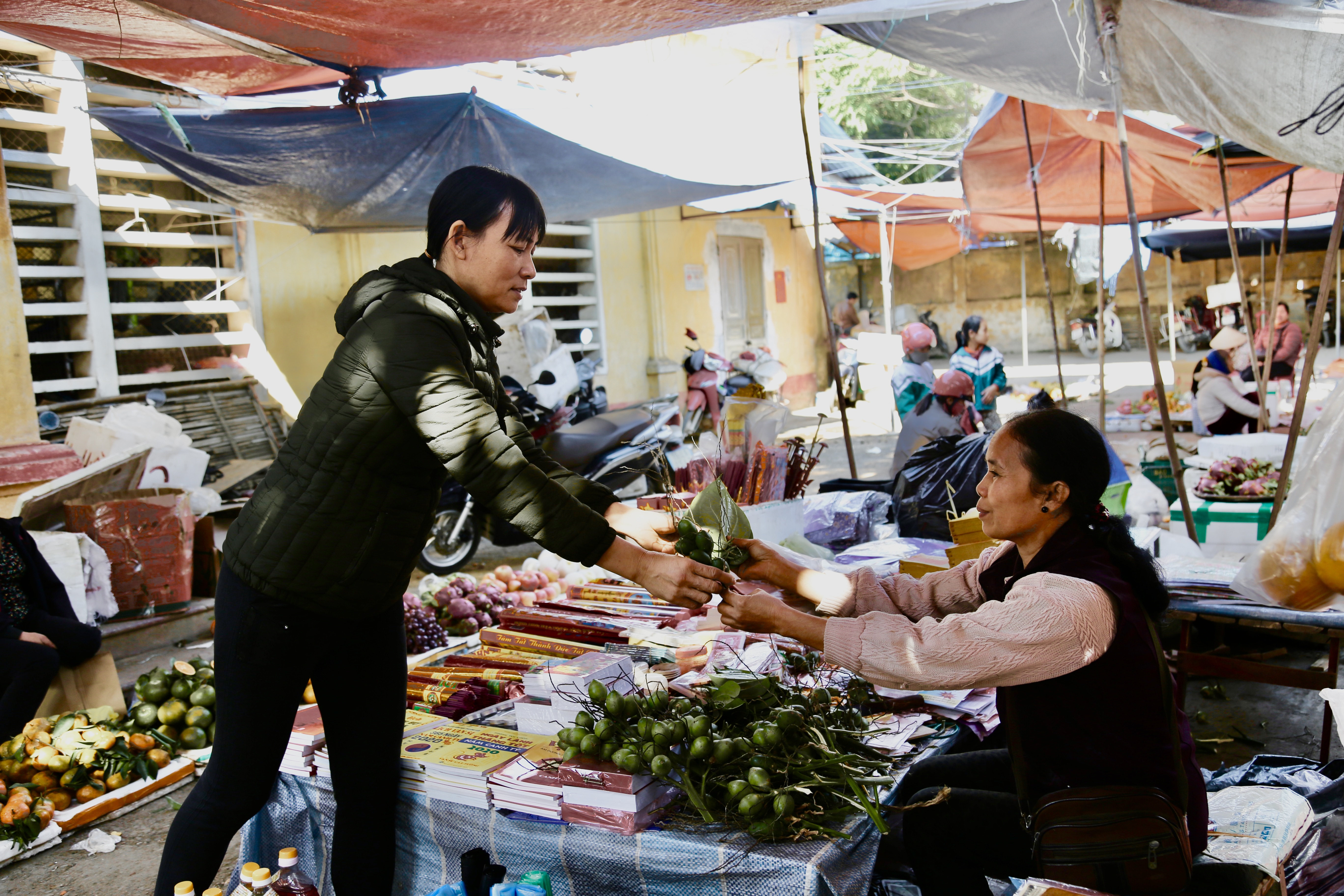 Sắc màu chợ quê 