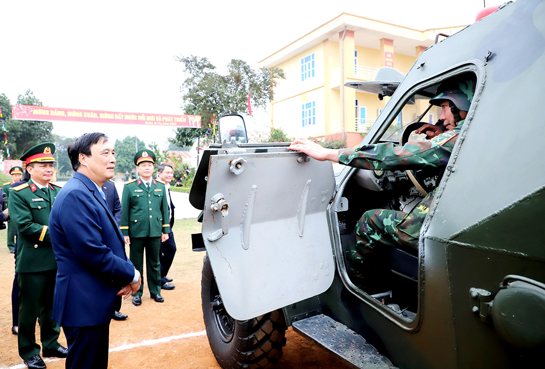 Bí thư Tỉnh ủy Bùi Minh Châu thăm, chúc Tết Đại đội Trinh sát - Cơ giới, Bộ CHQS tỉnh