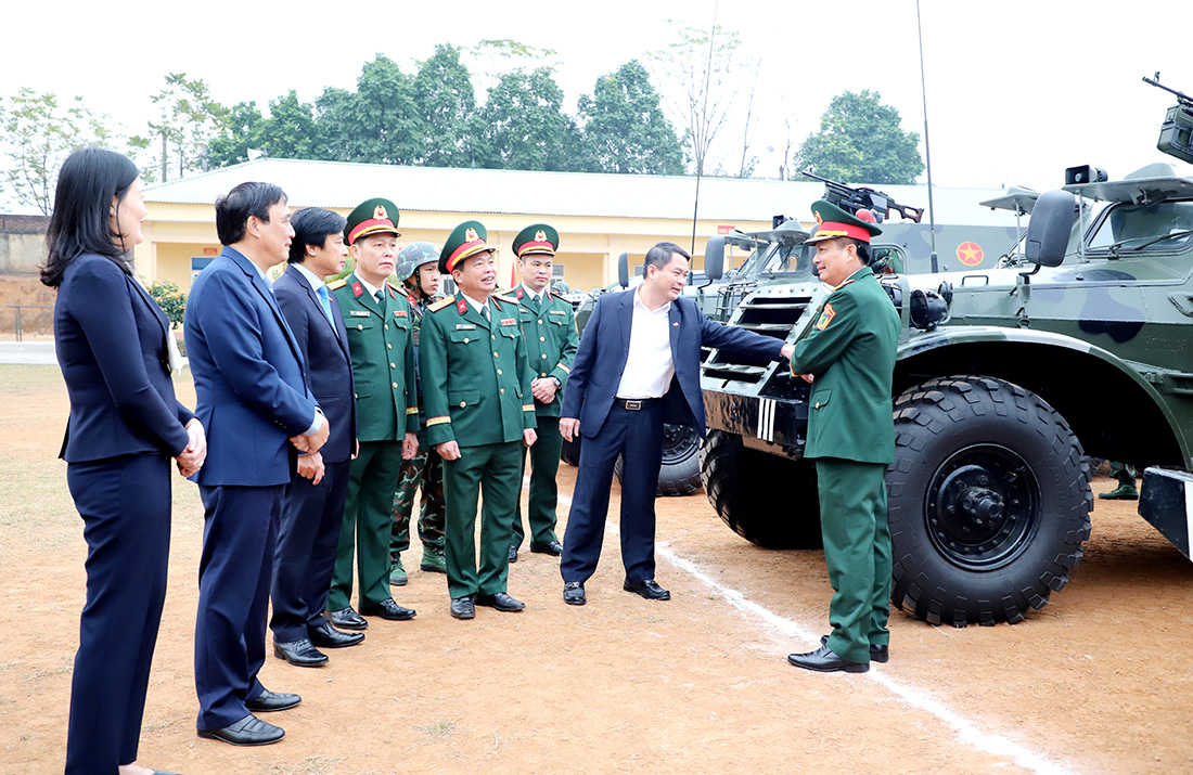 Bí thư Tỉnh ủy Bùi Minh Châu thăm, chúc Tết Đại đội Trinh sát - Cơ giới, Bộ CHQS tỉnh