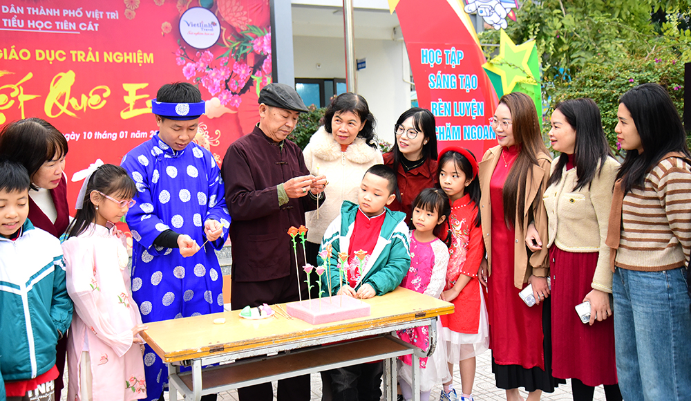 Exciting Experiences of Traditional Tet Festival