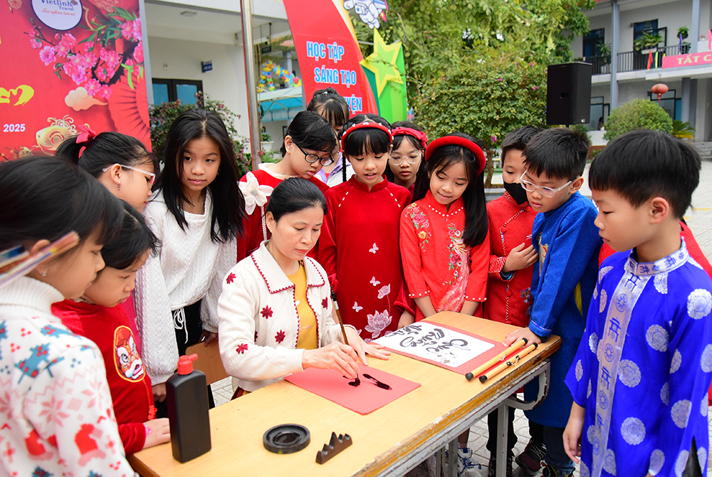 Exciting Experiences of Traditional Tet Festival