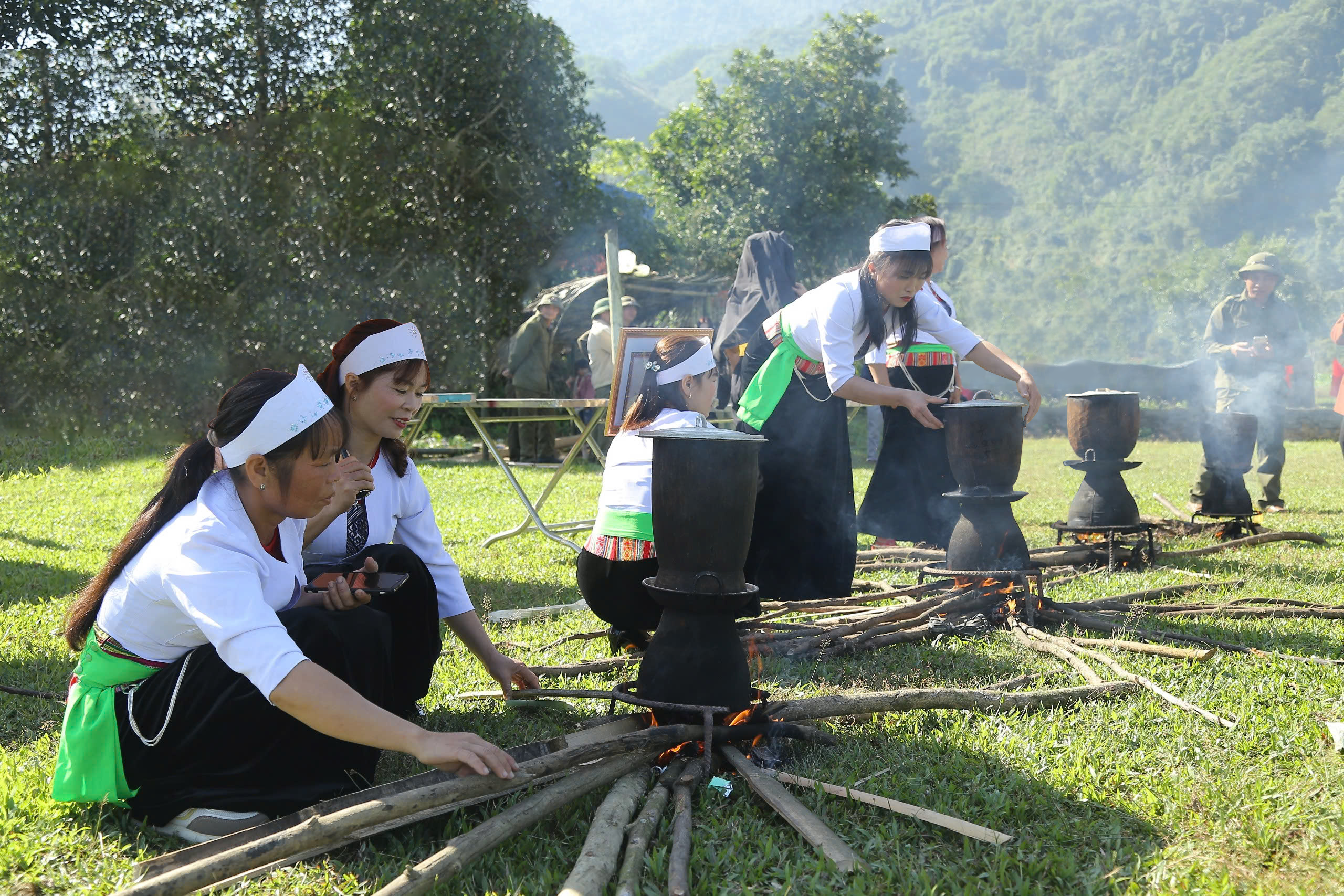 The Culinary Colors of the Muong People in My Lung