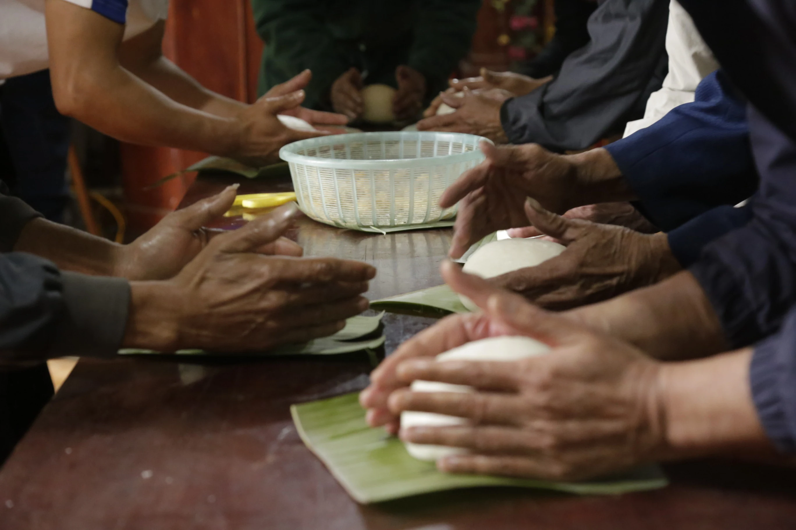 The custom of pounding rice cakes in Truc Phe village