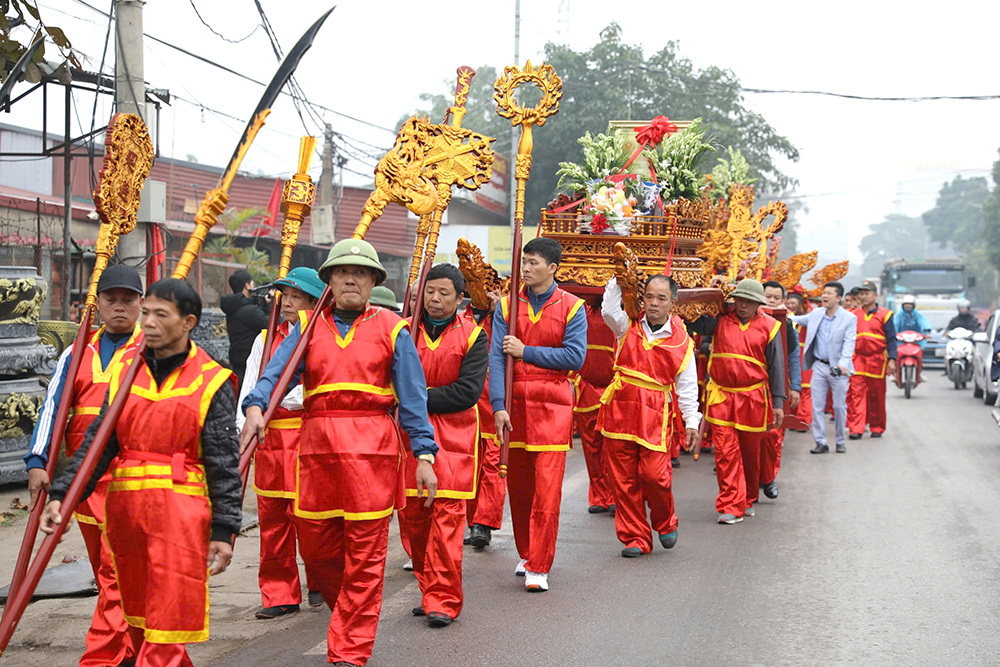 Lễ hội Vua Hùng dạy dân cấy lúa