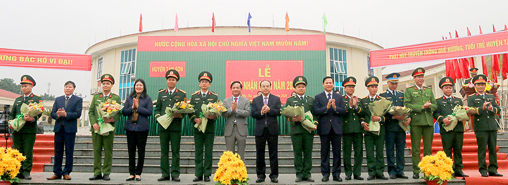 Tưng bừng lễ giao, nhận quân năm 2025