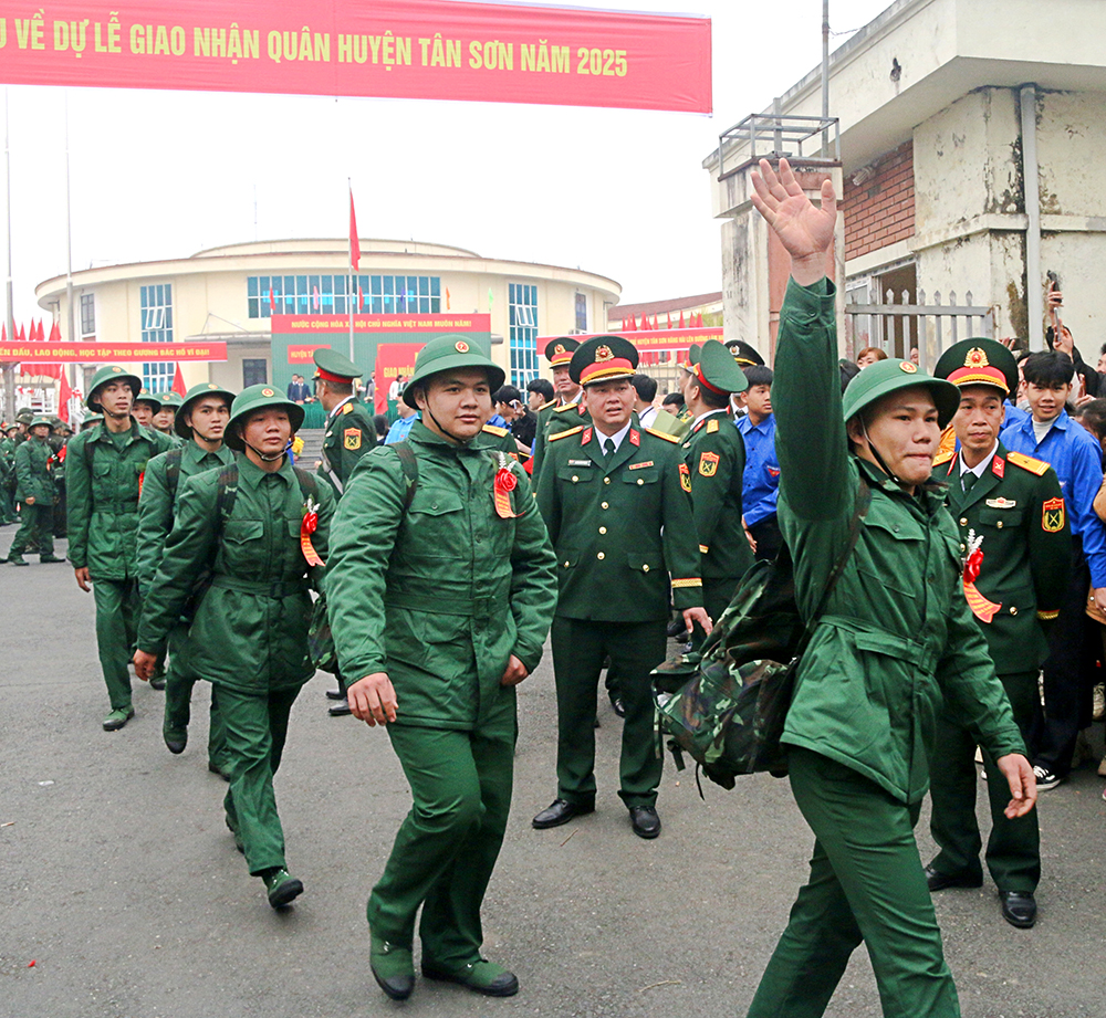 Tưng bừng lễ giao, nhận quân năm 2025