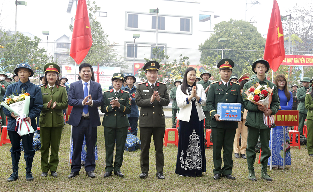 Tưng bừng lễ giao, nhận quân năm 2025