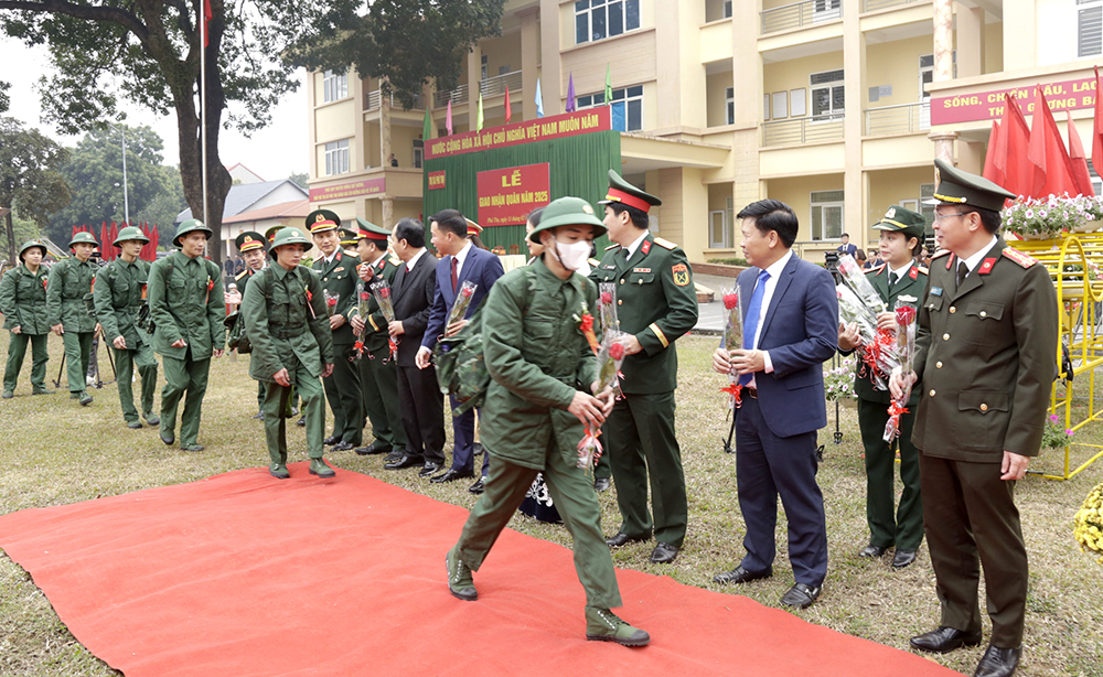 Tưng bừng lễ giao, nhận quân năm 2025